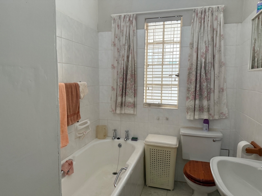5 Bedroom Property for Sale in Ladismith Western Cape
